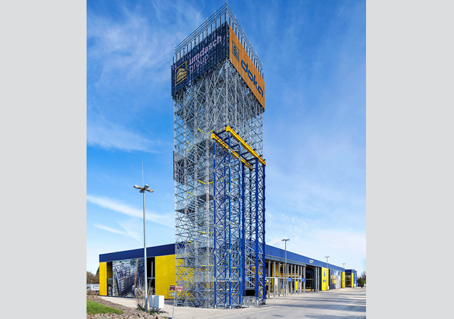 The 30-m scaffolding tower at bauma, built from Ringlock components and Doka’s UniKit heavy-duty shoring system. 